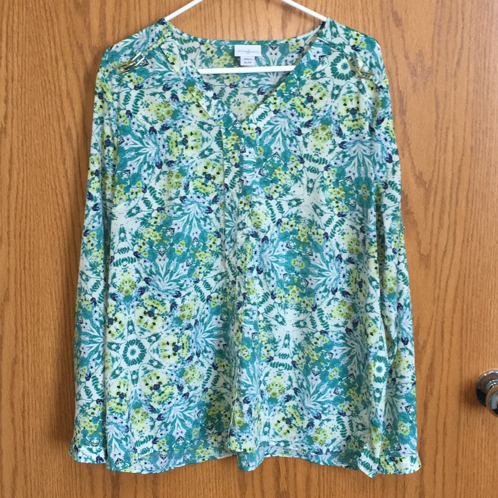 Jaclyn Smith long sleeve top green & white